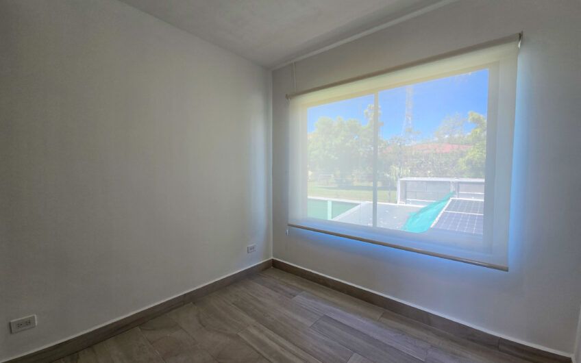 Casa esquinera en condominio con amenidades premium en Escazú Guachipelín