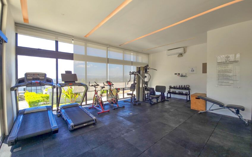 Casa esquinera en condominio con amenidades premium en Escazú Guachipelín