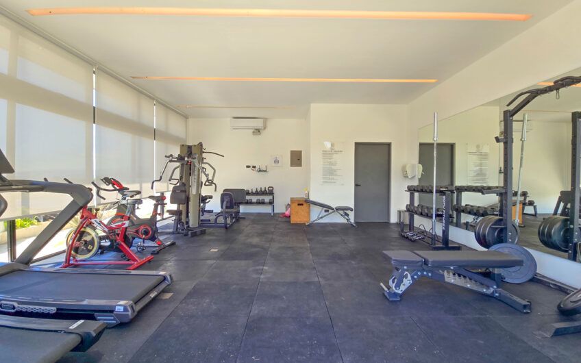 Casa esquinera en condominio con amenidades premium en Escazú Guachipelín