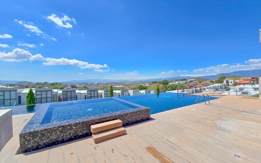 Casa esquinera en condominio con amenidades premium en Escazú Guachipelín