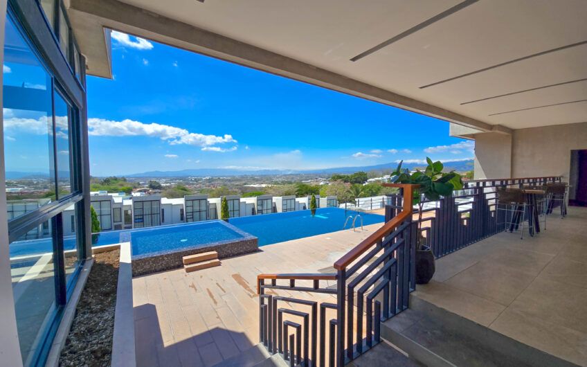 Casa esquinera en condominio con amenidades premium en Escazú Guachipelín