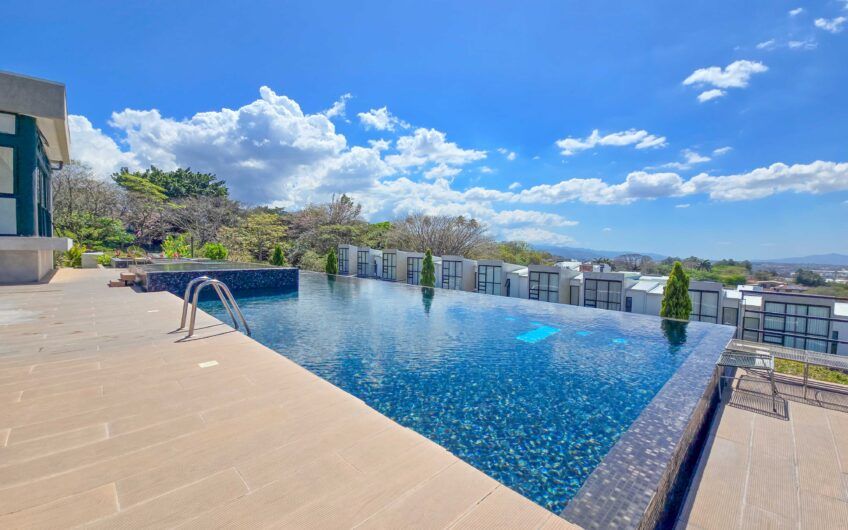 Casa esquinera en condominio con amenidades premium en Escazú Guachipelín