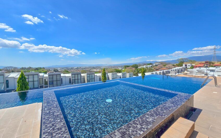 Casa esquinera en condominio con amenidades premium en Escazú Guachipelín