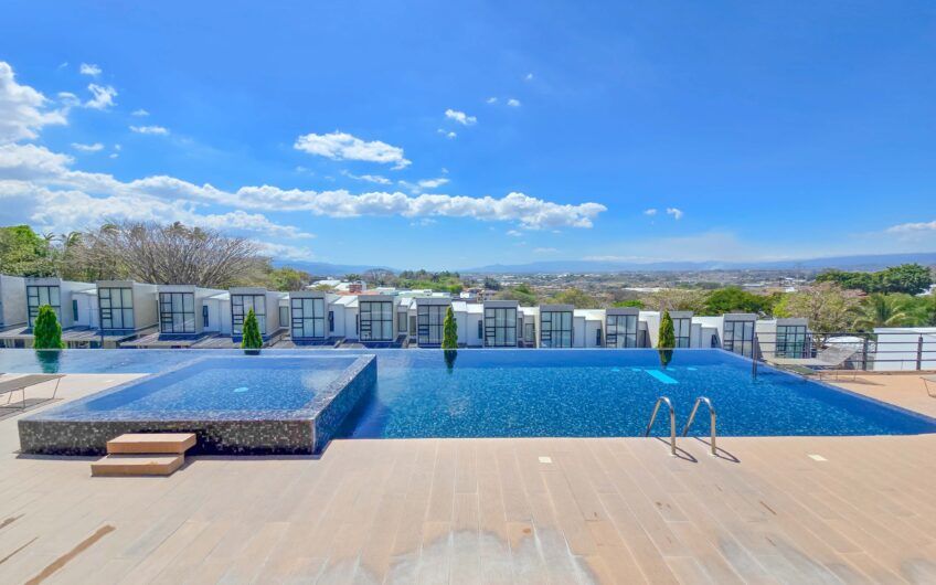 Casa esquinera en condominio con amenidades premium en Escazú Guachipelín