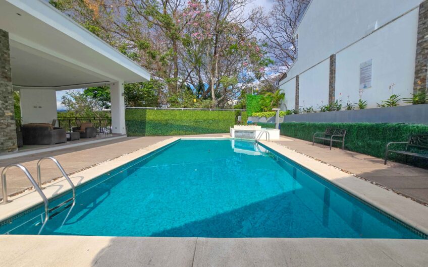 Condo esquinero de 3 habit. en Santa Ana Río Oro x la Cruz Roja