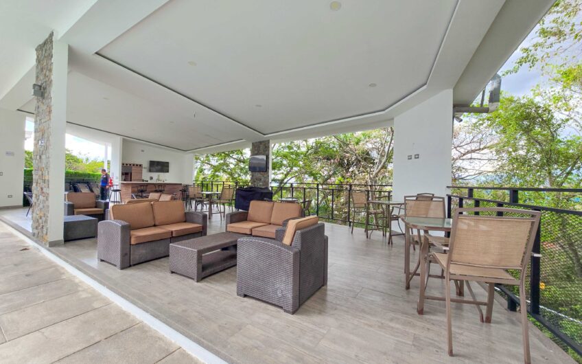 Condo esquinero de 3 habit. en Santa Ana Río Oro x la Cruz Roja