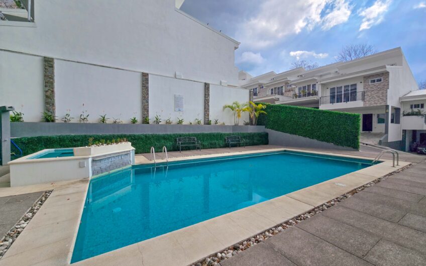 Condo esquinero de 3 habit. en Santa Ana Río Oro x la Cruz Roja