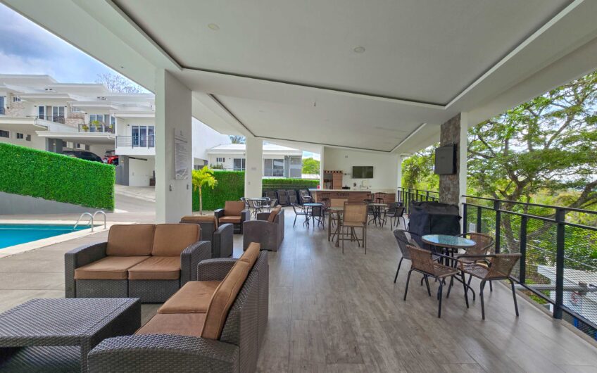 Condo esquinero de 3 habit. en Santa Ana Río Oro x la Cruz Roja