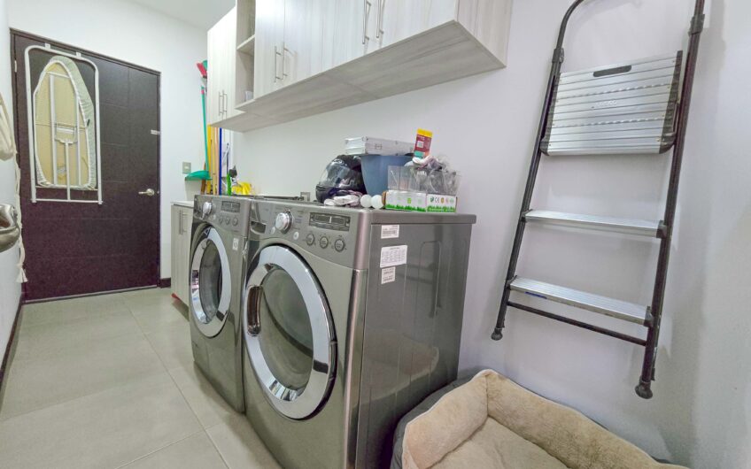 Condo esquinero de 3 habit. en Santa Ana Río Oro x la Cruz Roja