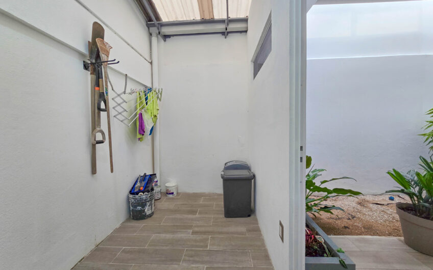 Condo esquinero de 3 habit. en Santa Ana Río Oro x la Cruz Roja