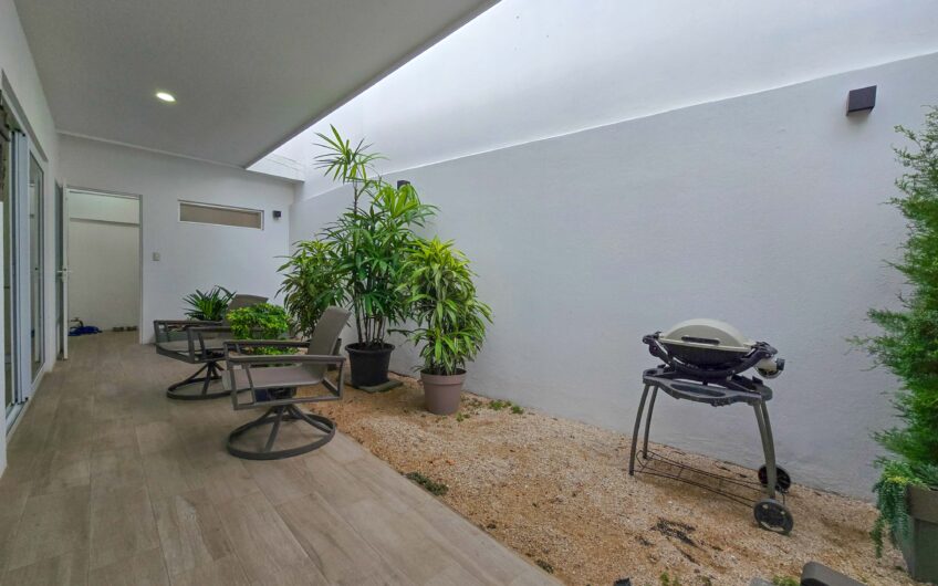 Condo esquinero de 3 habit. en Santa Ana Río Oro x la Cruz Roja