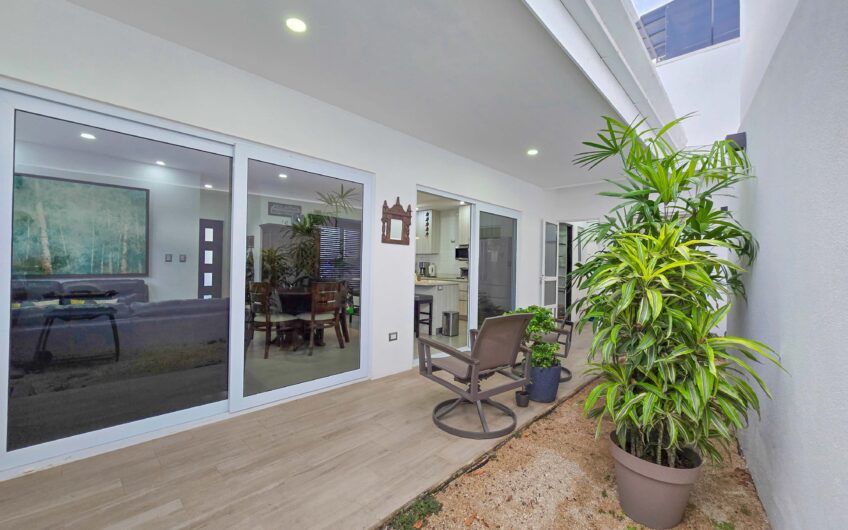 Condo esquinero de 3 habit. en Santa Ana Río Oro x la Cruz Roja