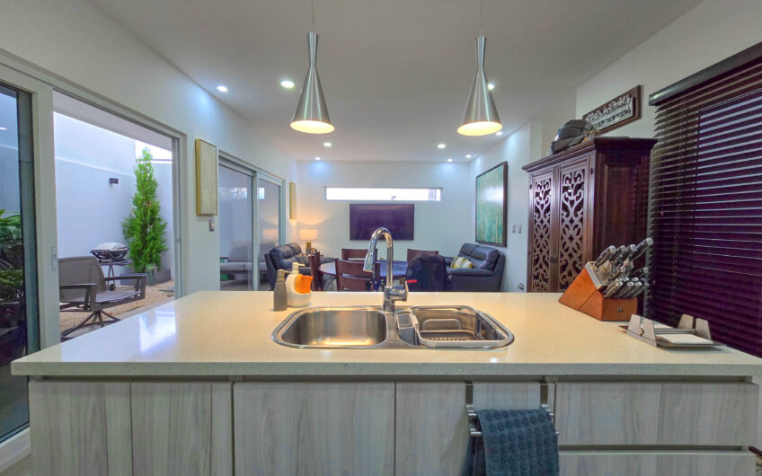 Condo esquinero de 3 habit. en Santa Ana Río Oro x la Cruz Roja