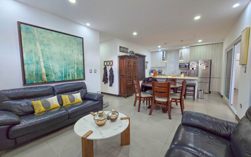 Condo esquinero de 3 habit. en Santa Ana Río Oro x la Cruz Roja