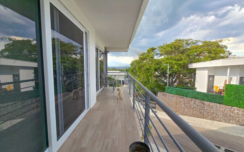 Condo esquinero de 3 habit. en Santa Ana Río Oro x la Cruz Roja