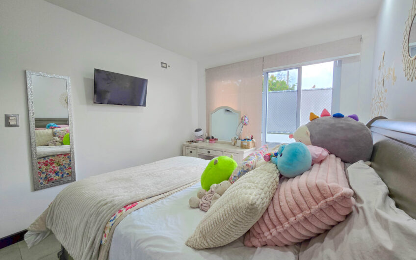 Condo esquinero de 3 habit. en Santa Ana Río Oro x la Cruz Roja