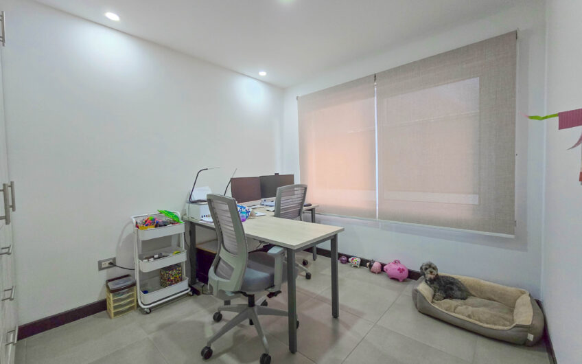 Condo esquinero de 3 habit. en Santa Ana Río Oro x la Cruz Roja