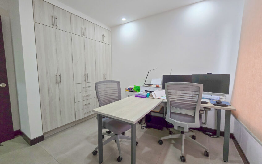 Condo esquinero de 3 habit. en Santa Ana Río Oro x la Cruz Roja