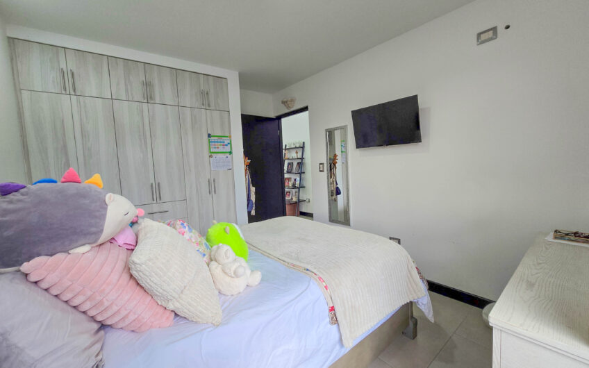 Condo esquinero de 3 habit. en Santa Ana Río Oro x la Cruz Roja