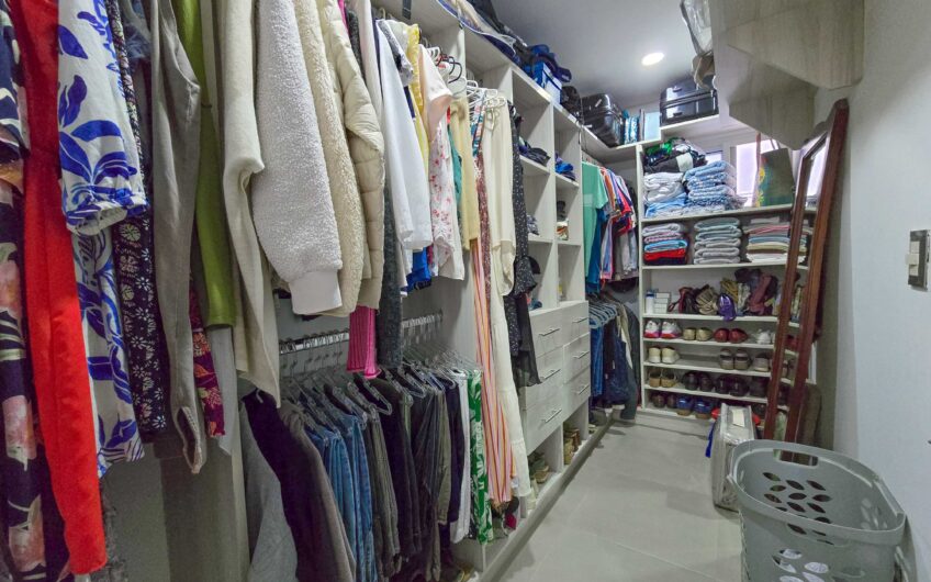 Condo esquinero de 3 habit. en Santa Ana Río Oro x la Cruz Roja