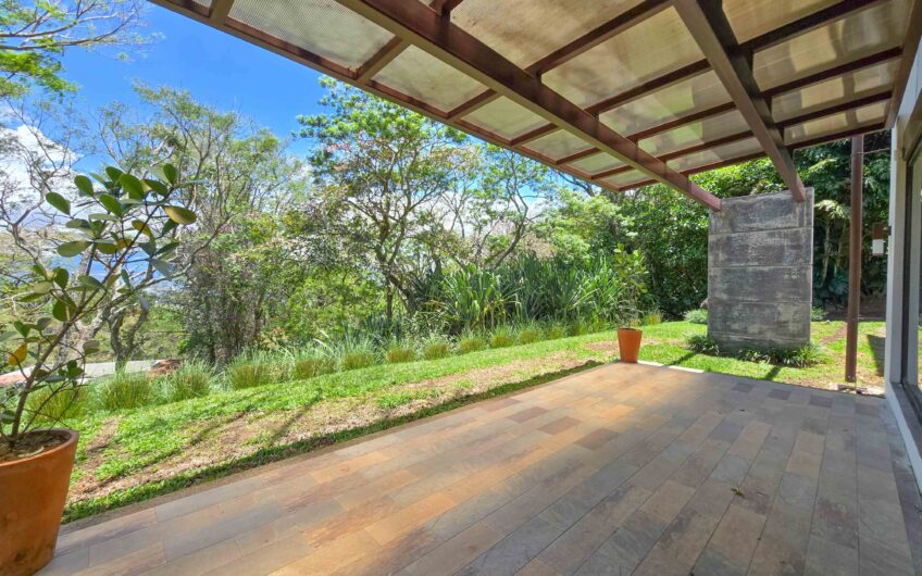 Lujosa Casa Contemporánea en Residencial Montaña del Sol / Santa Ana / 420 m² / Lote 1.577 m²