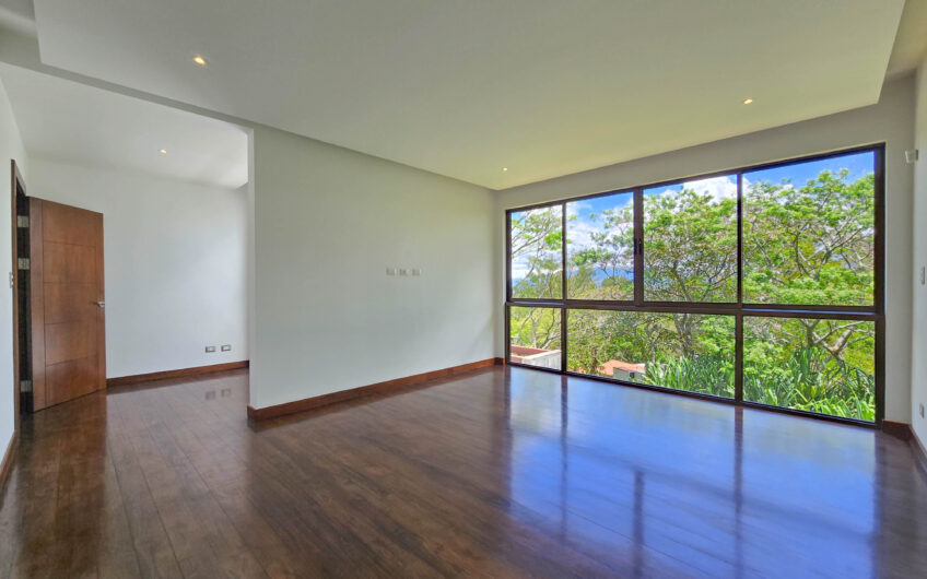 Lujosa Casa Contemporánea en Residencial Montaña del Sol / Santa Ana / 420 m² / Lote 1.577 m²