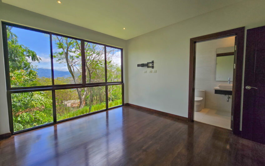 Lujosa Casa Contemporánea en Residencial Montaña del Sol / Santa Ana / 420 m² / Lote 1.577 m²