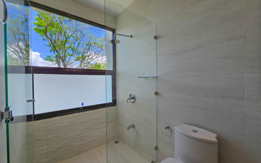 Lujosa Casa Contemporánea en Residencial Montaña del Sol / Santa Ana / 420 m² / Lote 1.577 m²