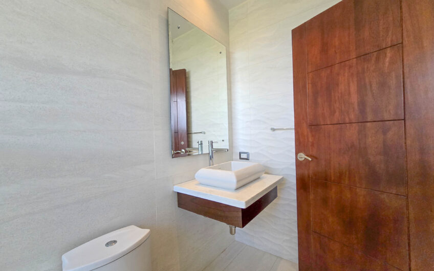 Lujosa Casa Contemporánea en Residencial Montaña del Sol / Santa Ana / 420 m² / Lote 1.577 m²