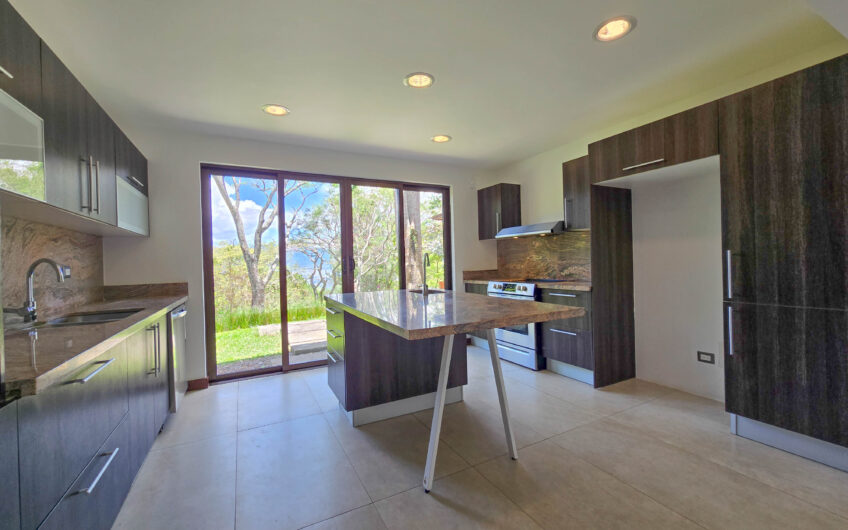 Lujosa Casa Contemporánea en Residencial Montaña del Sol / Santa Ana / 420 m² / Lote 1.577 m²