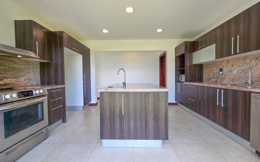 Lujosa Casa Contemporánea en Residencial Montaña del Sol / Santa Ana / 420 m² / Lote 1.577 m²