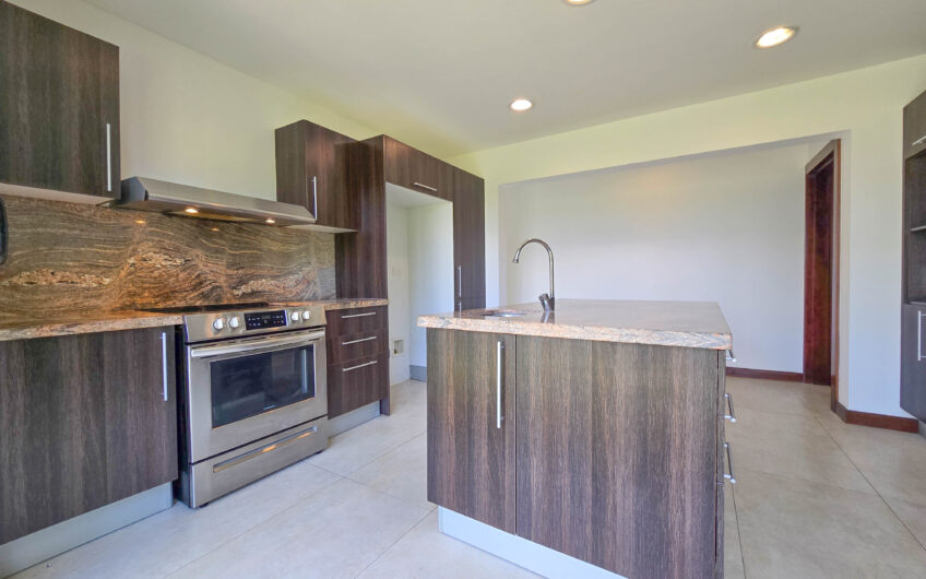 Lujosa Casa Contemporánea en Residencial Montaña del Sol / Santa Ana / 420 m² / Lote 1.577 m²