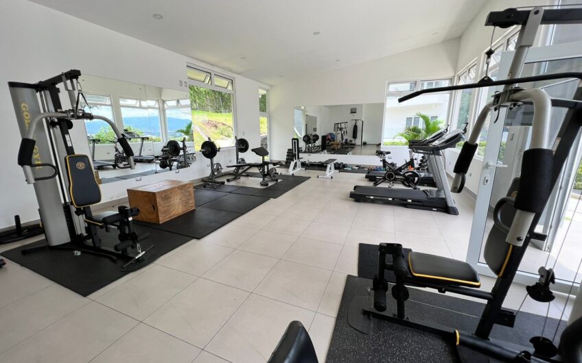 Condo esquinero de 3 habit. en Santa Ana Río Oro x la Cruz Roja