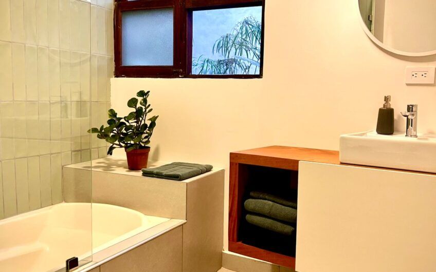 Apartamento amueblado / piscina y áreas verdes en San Rafael Escazú