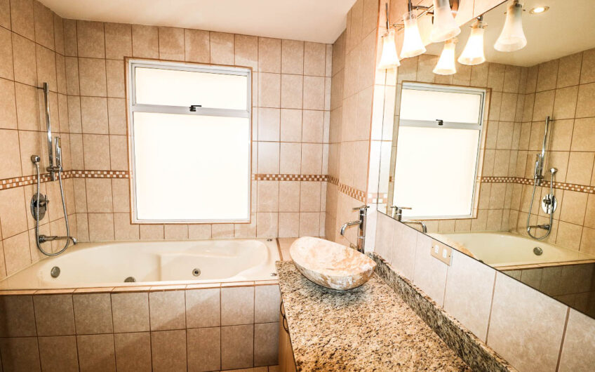 Apartamento amueblado con vista en San Rafael Escazú