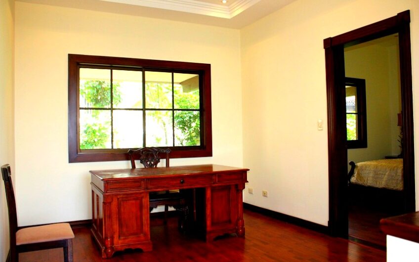 Condo amueblado de 4 habit. + de servicio en Jaboncillos Escazú