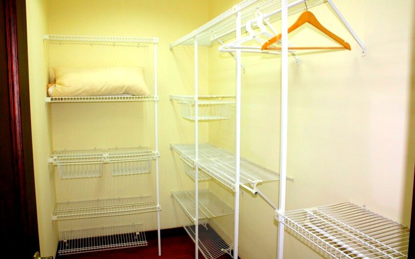 Condo amueblado de 4 habit. + de servicio en Jaboncillos Escazú