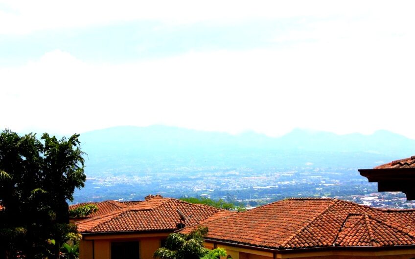 Condo amueblado de 4 habit. + de servicio en Jaboncillos Escazú