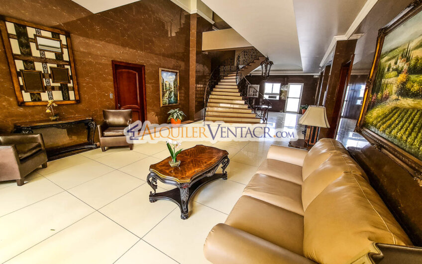 Apartamento amueblado en San Rafael de Escazú con balcón y amenidades