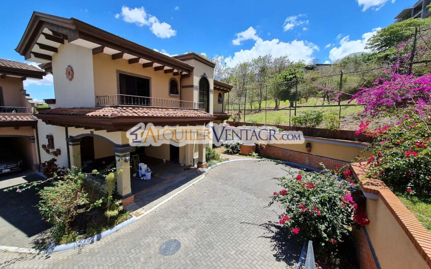 Condo de 4 habit. + de servicio con jardín y vista Jaboncillos Escazú