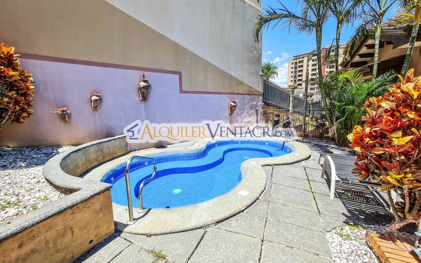 Condo de 4 habit. + de servicio con jardín y vista Jaboncillos Escazú