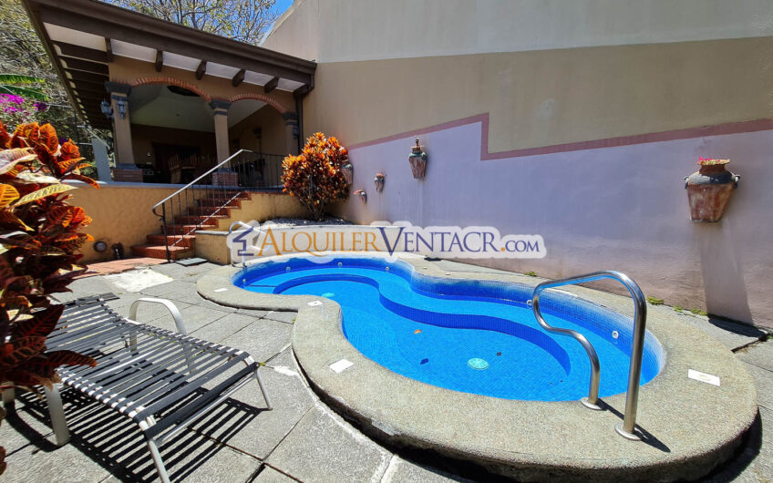 Condo de 4 habit. + de servicio con jardín y vista Jaboncillos Escazú