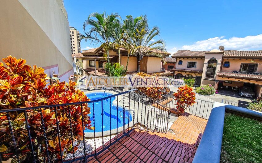 Condo de 4 habit. + de servicio con jardín y vista Jaboncillos Escazú