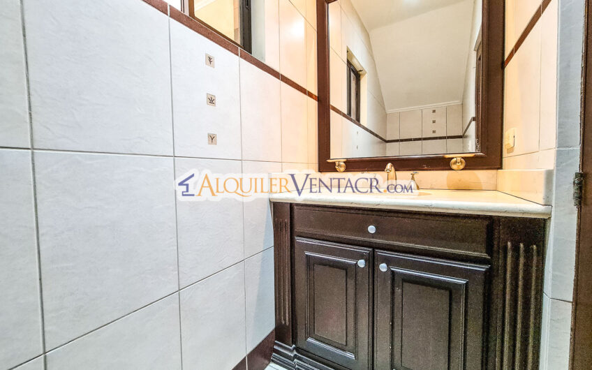 Condo de 4 habit. + de servicio con jardín y vista Jaboncillos Escazú