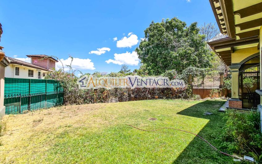 Condo de 4 habit. + de servicio con jardín y vista Jaboncillos Escazú