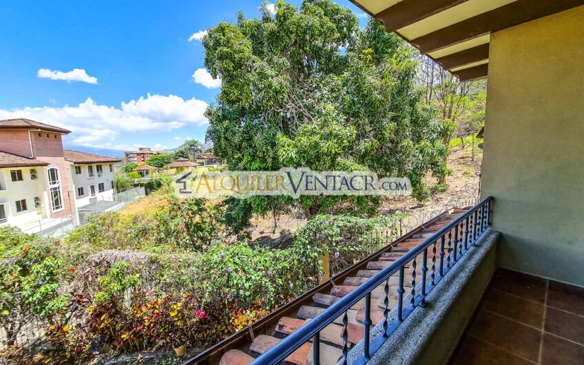 Condo de 4 habit. + de servicio con jardín y vista Jaboncillos Escazú