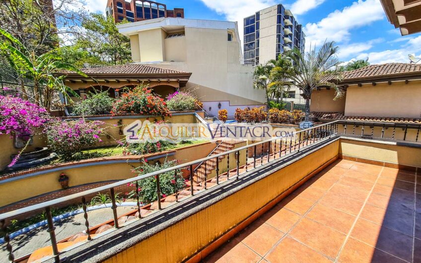 Condo de 4 habit. + de servicio con jardín y vista Jaboncillos Escazú