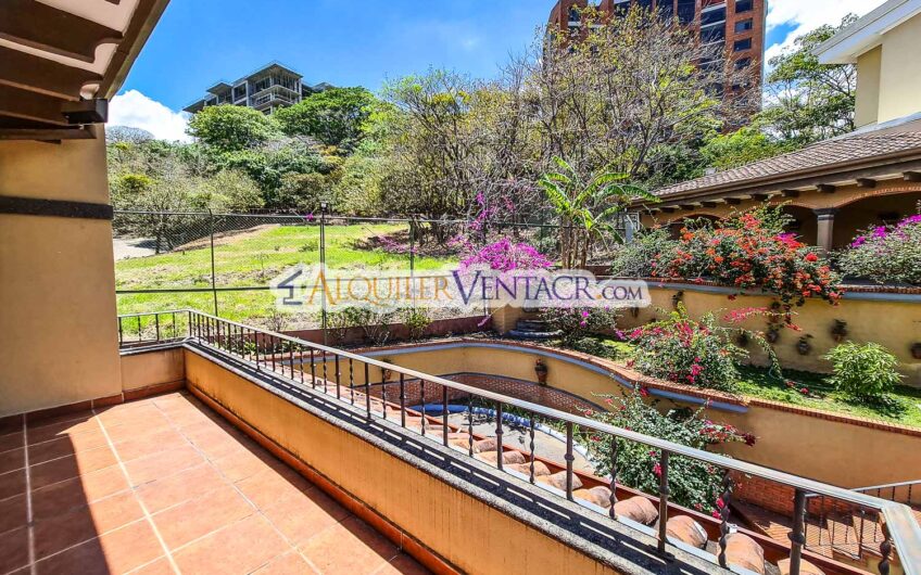 Condo de 4 habit. + de servicio con jardín y vista Jaboncillos Escazú