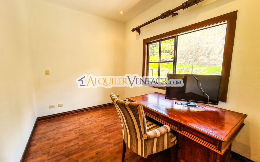 Condo de 4 habit. + de servicio con jardín y vista Jaboncillos Escazú