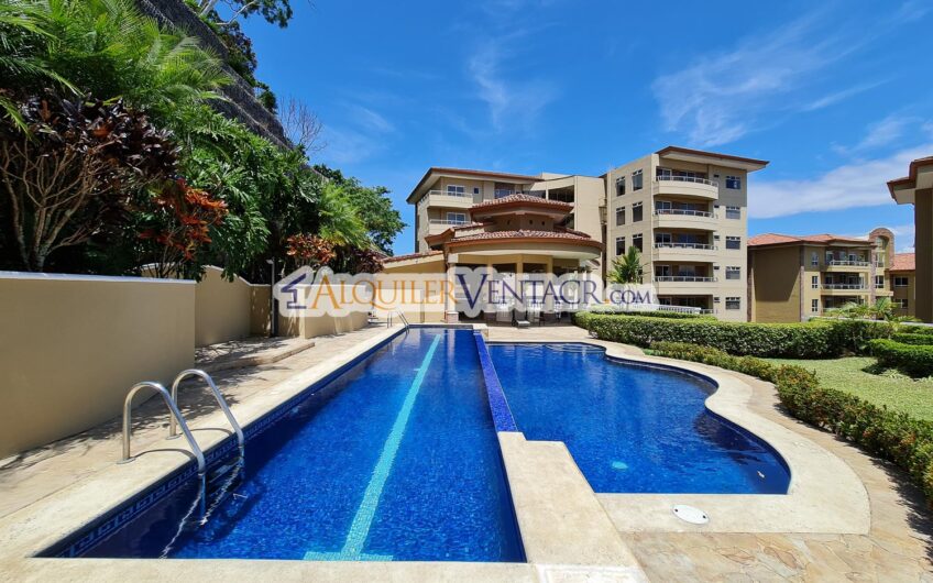 Apartamento amueblado en San Rafael de Escazú con balcón y amenidades